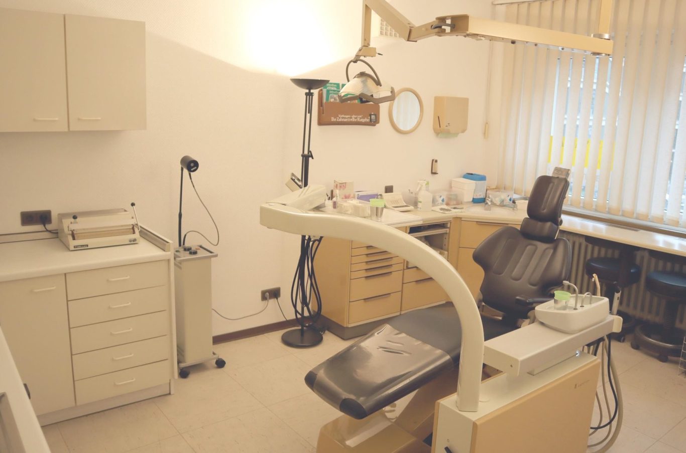 Zahnarztpraxis Jalal Ein Blick in die Praxis in der Düsseldorfer Innenstadt